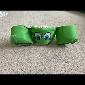 Kids puddle jumper vest